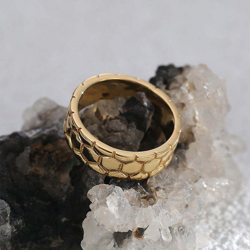 R0568 Minimalist Design Creative Ring for Women with Cool Snake Scale Pattern