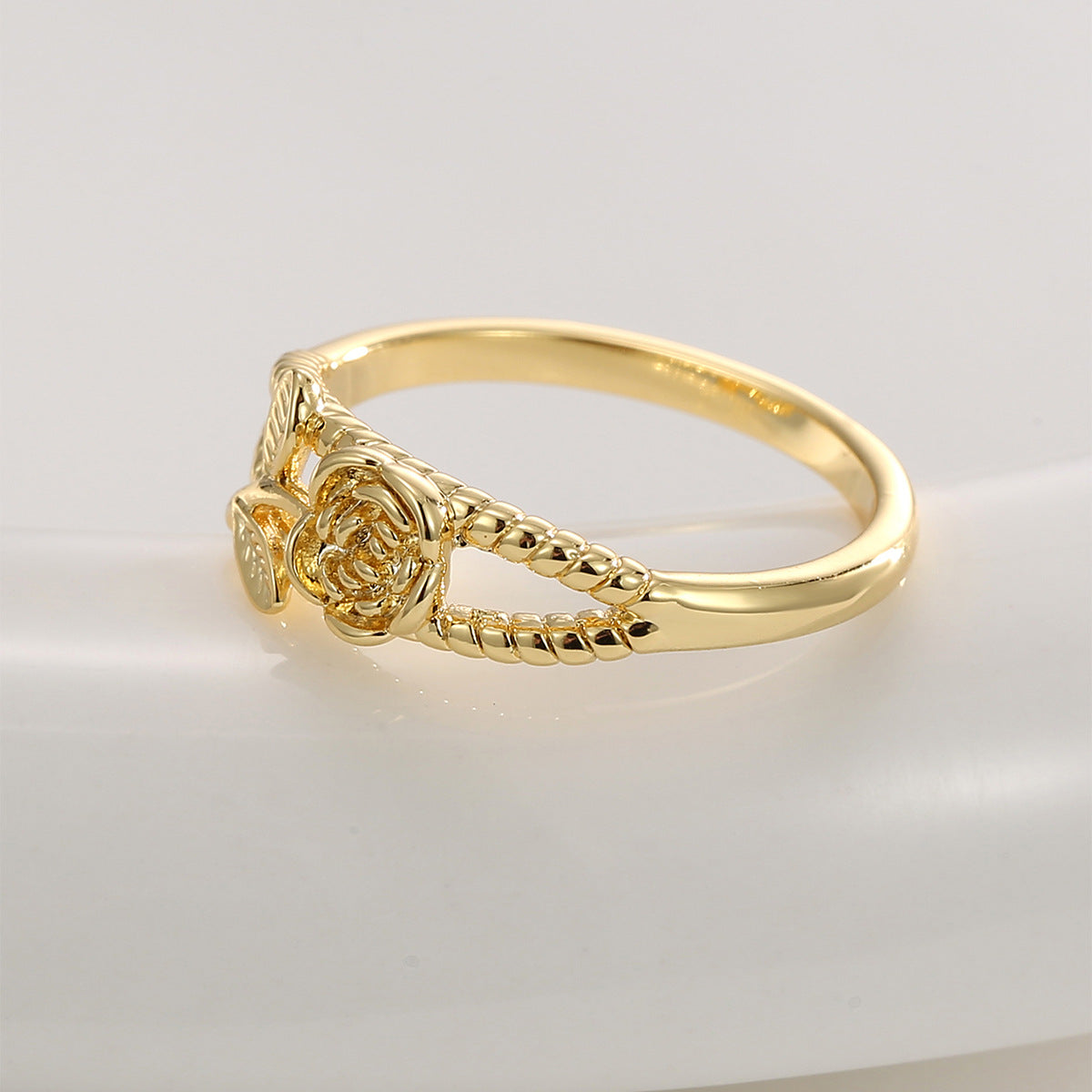 R0685 Vintage Design Flower Hollow Ring New Forest Style Gold-Plated Tail Ring