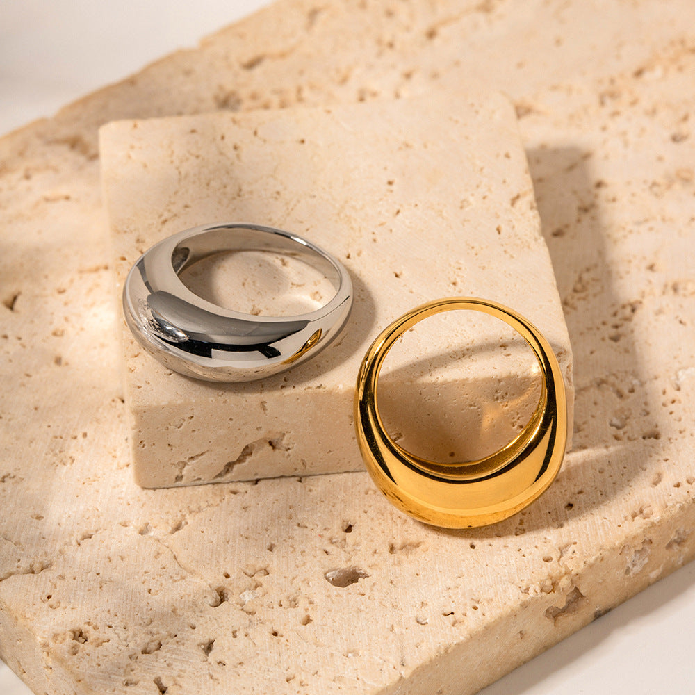 Exaggerated Retro Fashion Ring for Trendsetters Smooth round curved ring for women