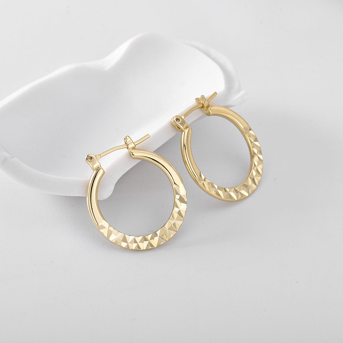 E0306 Foreign Trade Source Circle Earrings gold Women's Fashion Embossed Hoop Earrings Exaggerated Ear Jewelry