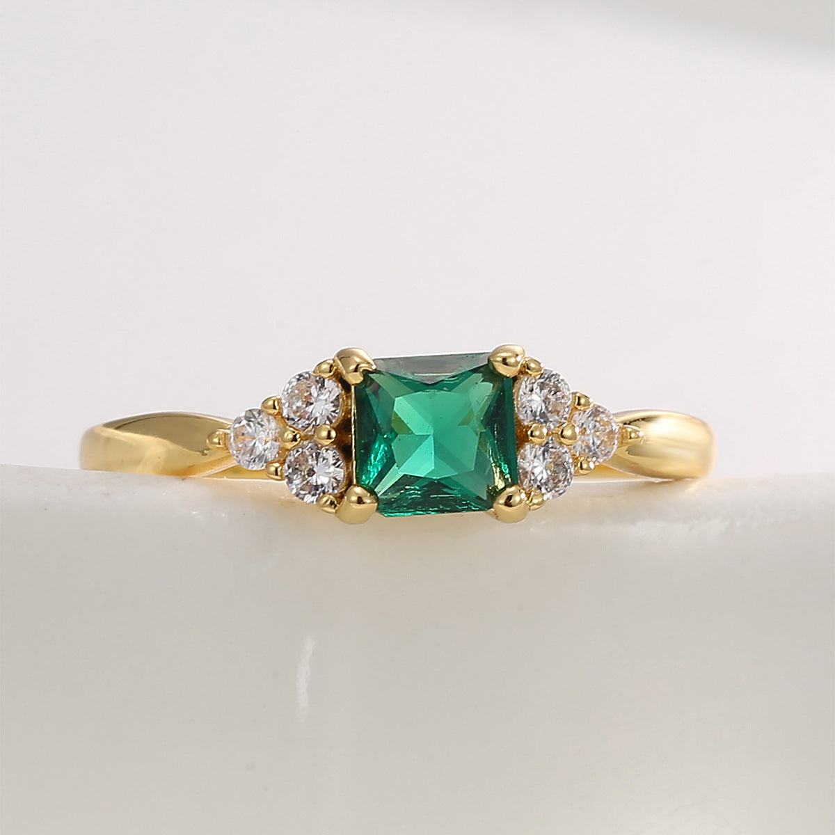 R0655 Vintage Engagement Ring Female Gold Plated Inlaid Square Green Zircon