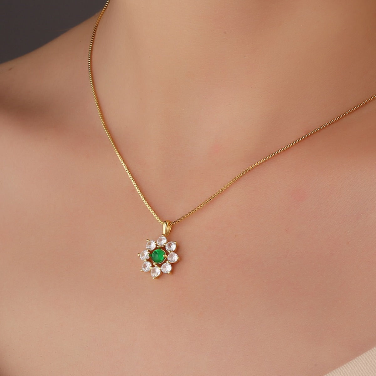 SN0072 S925 Silver Snowflake Necklace Emerald Pendant Minimalist