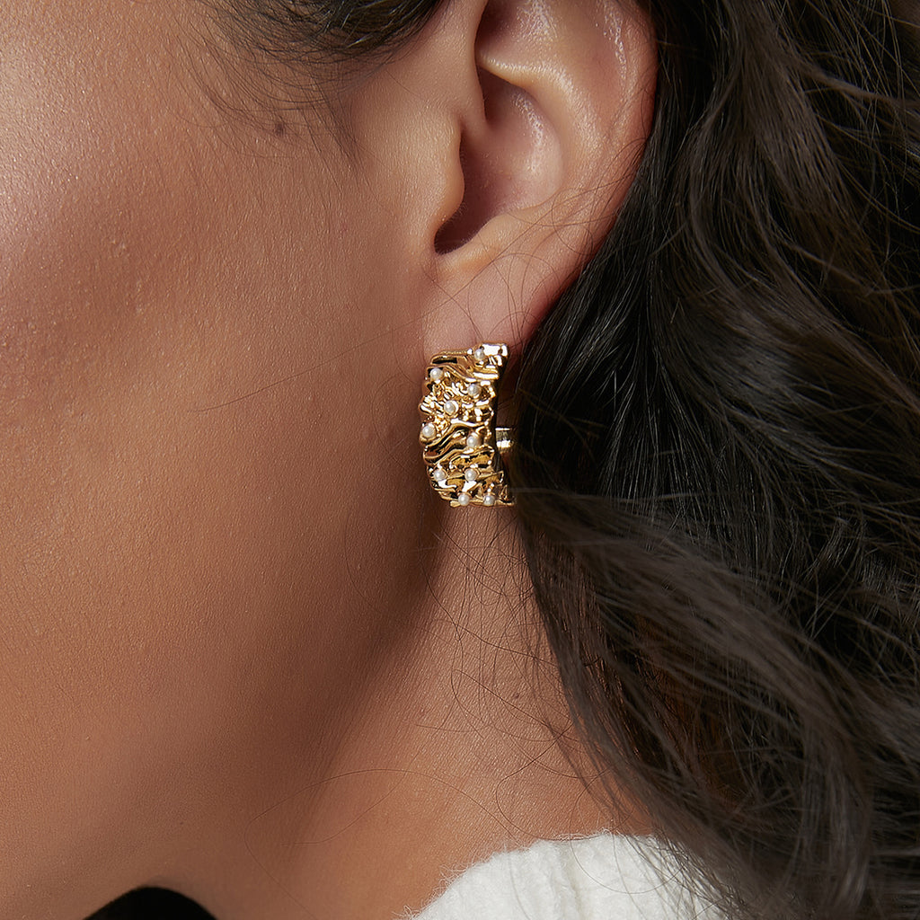 E0551 Fashion Retro Design Irregular Metal Texture Earrings for Women Copper Gold Plated with Pearl Studs