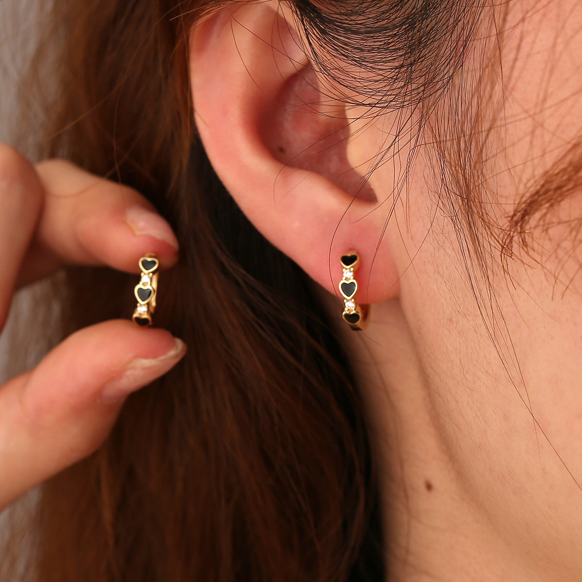 SE0322 925Silver Black Heart Splicing Hoop Earrings for Women New Trendy Design Summer Ear Accessories