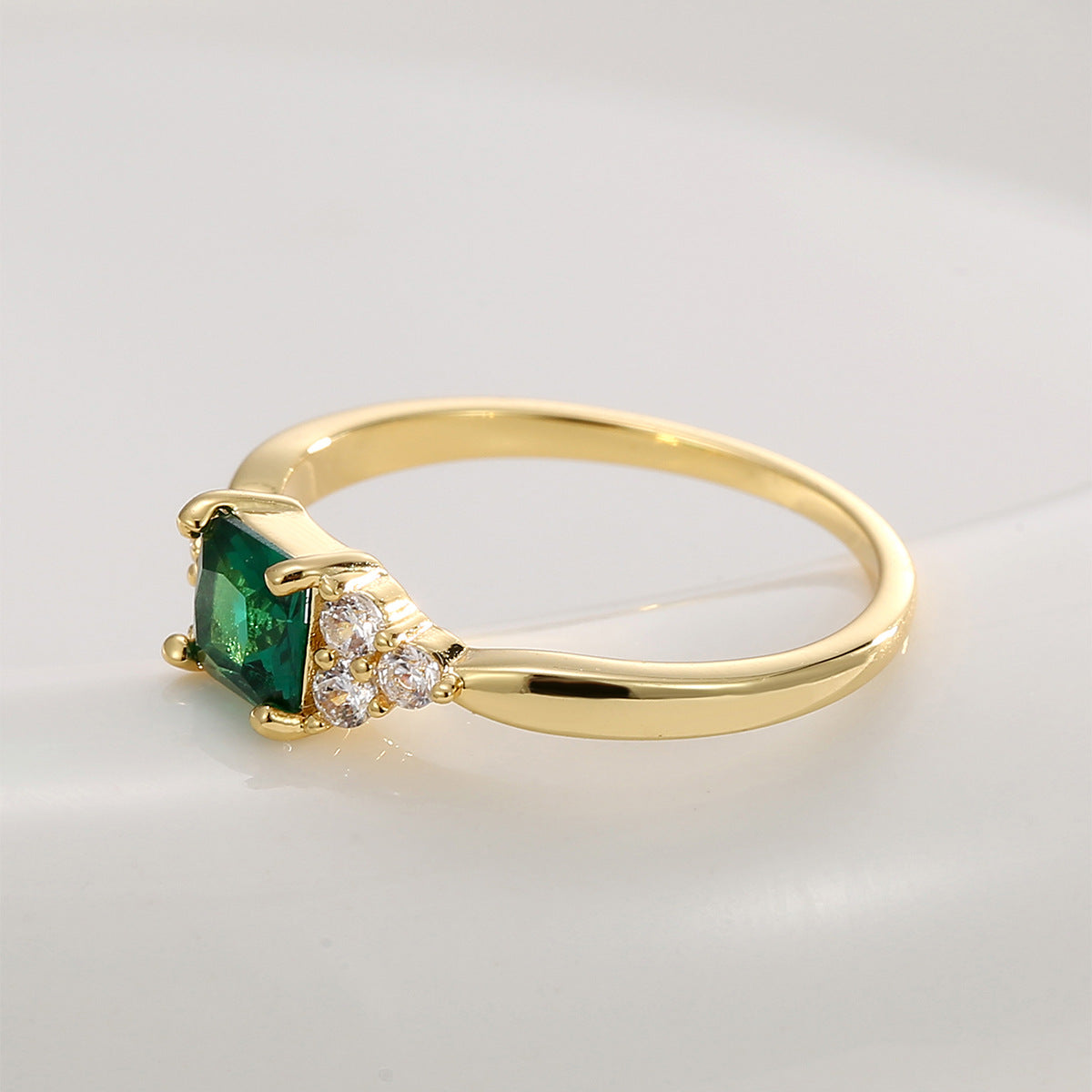 R0655 Vintage Engagement Ring Female Gold Plated Inlaid Square Green Zircon