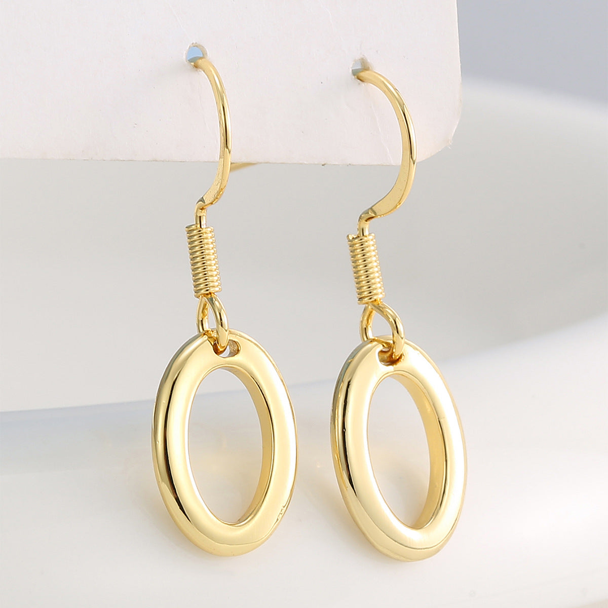 E0755 Autumn Accessories Hip-Hop Style Ear Hooks for Women Gold-Plated Hollow Oval Design Earrings