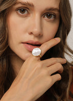 R0125 Trendy Designer Simple Retro Shell Round Fashion Ring for Women Versatile