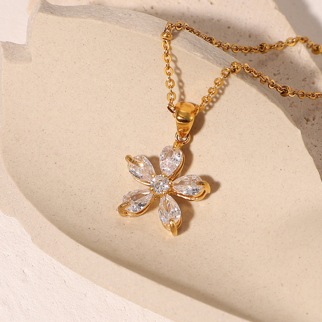 New Flower Necklace18K Gold-plated stainless steel16mm White Zircon Five Petal Flower Pendant Necklace for Women