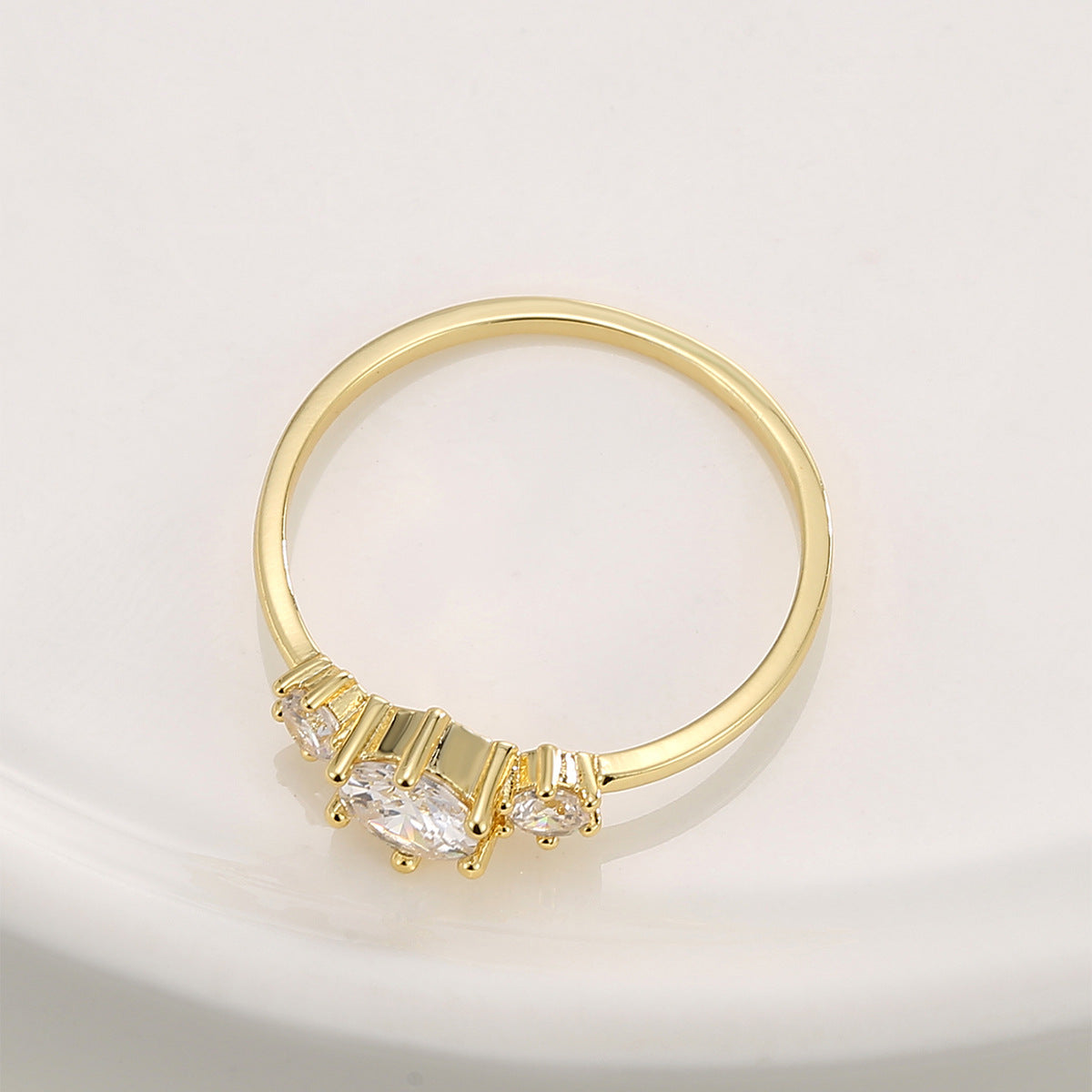 R0692 Design Zirconia Inlaid Ring for Women Fashion Tail Ring