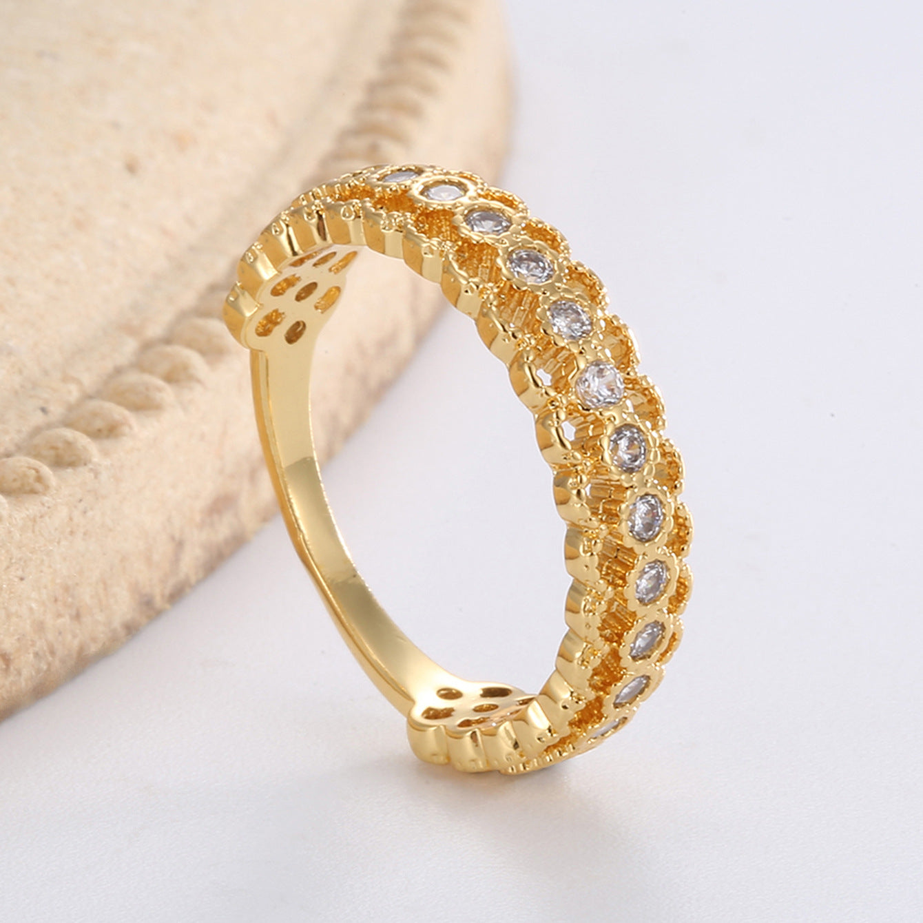 R0152 French Style Copper Gold-Plated Vintage Versatile Minimalist Ring for Women with Zircon Inlay