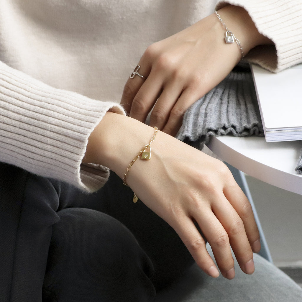 B0062 Foreign Trade Accessories Gold Lock Bracelet for Women gold Minimalist Style Source