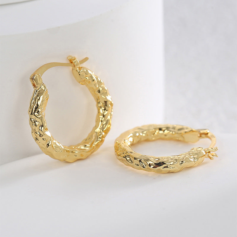 E0488 New Simple Retro Design Hoop Earrings for Women Minimalist Style Irregular Concave Pattern Ear Clips