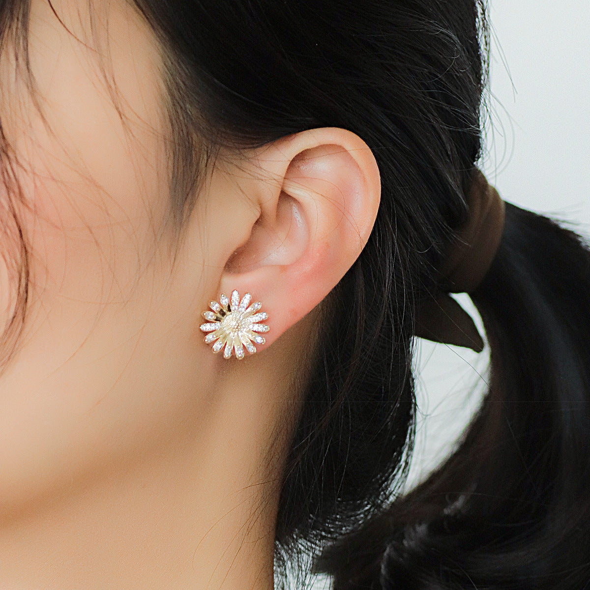 CYE0140 Zircon Daisy Elegant Stud Earrings