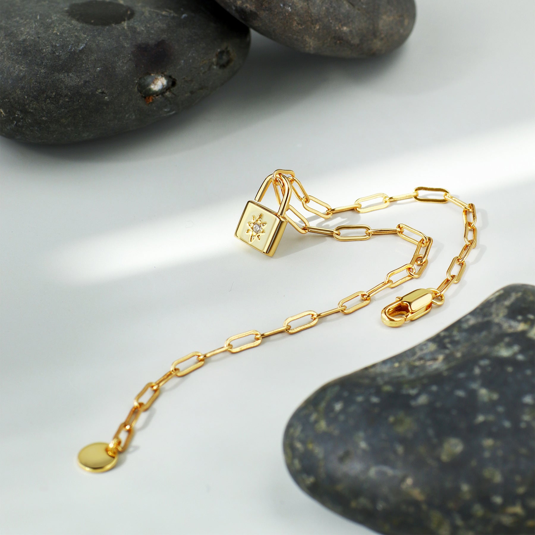 B0062 Foreign Trade Accessories Gold Lock Bracelet for Women gold Minimalist Style Source