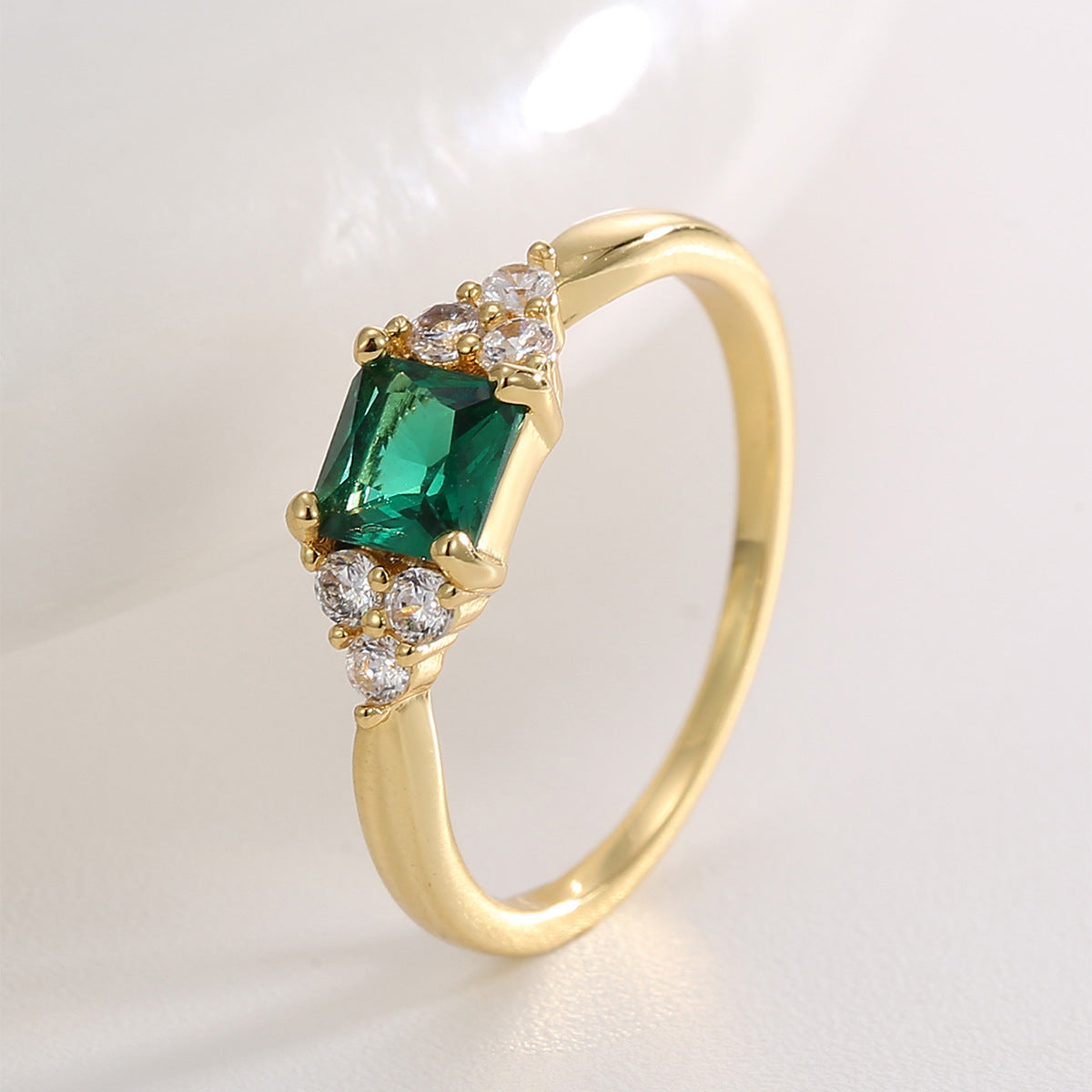R0655 Vintage Engagement Ring Female Gold Plated Inlaid Square Green Zircon