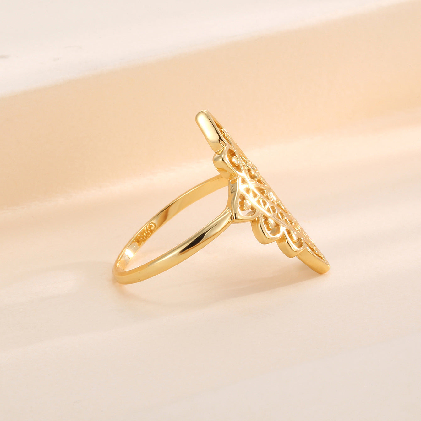 R0439 Classic Retro Design Diamond-Shaped Lace Ring for Women Brass Gold-Plated Personality Hollow Design