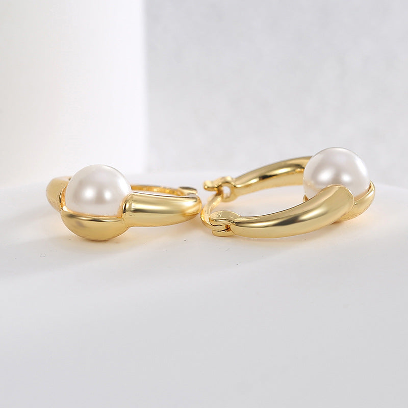 E0437 Fashionable Elegant Small Pearl Earrings for Women Brass Gold-Plated Simple Hoop Earrings