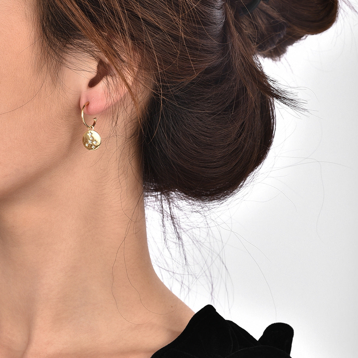 E0221  Round Disc Inlaid Diamond Star Earrings Vintage Meteor Round Pendant Earrings for Women