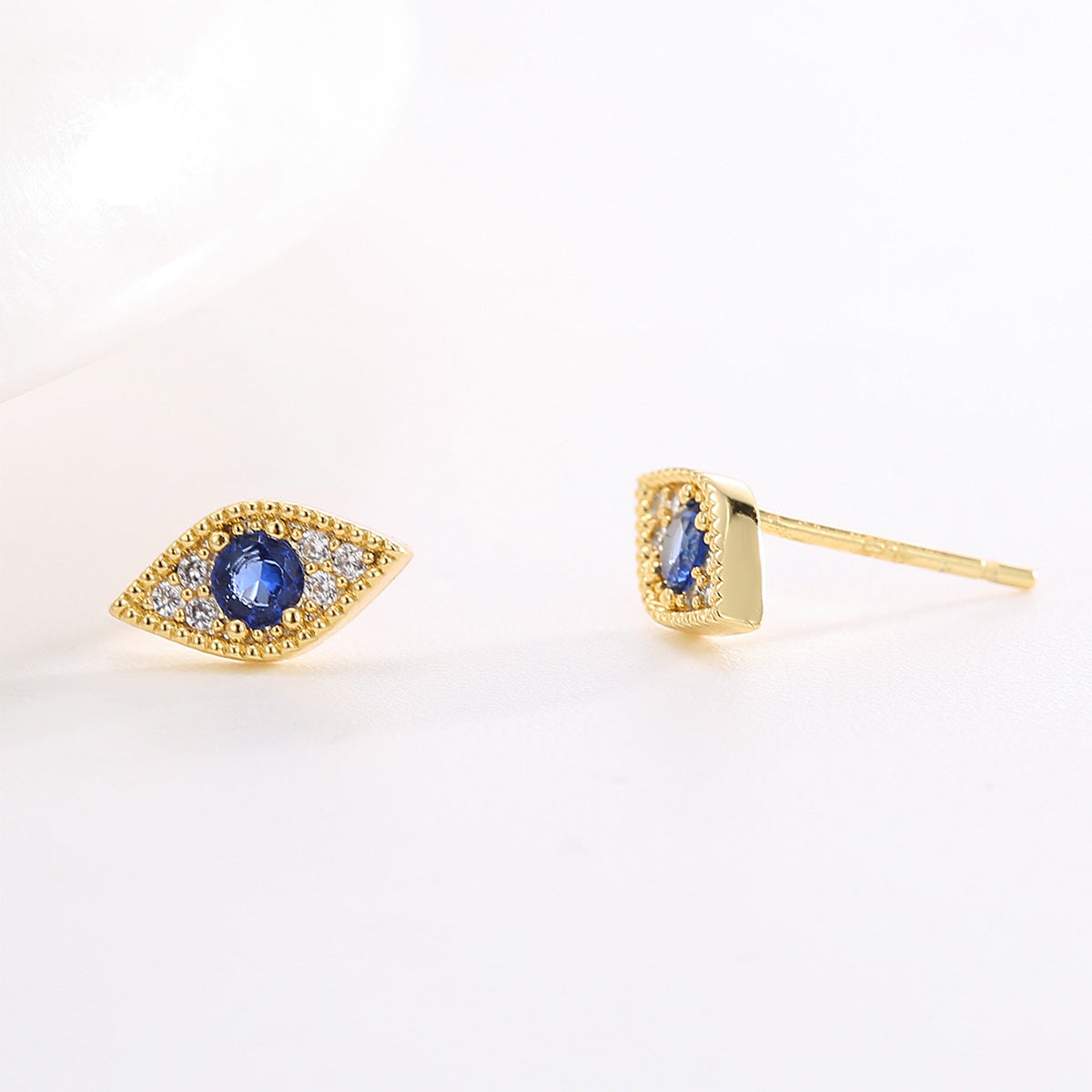 E0760 Design Devil's Eye Zircon Stud Earrings for Women Retro Earrings