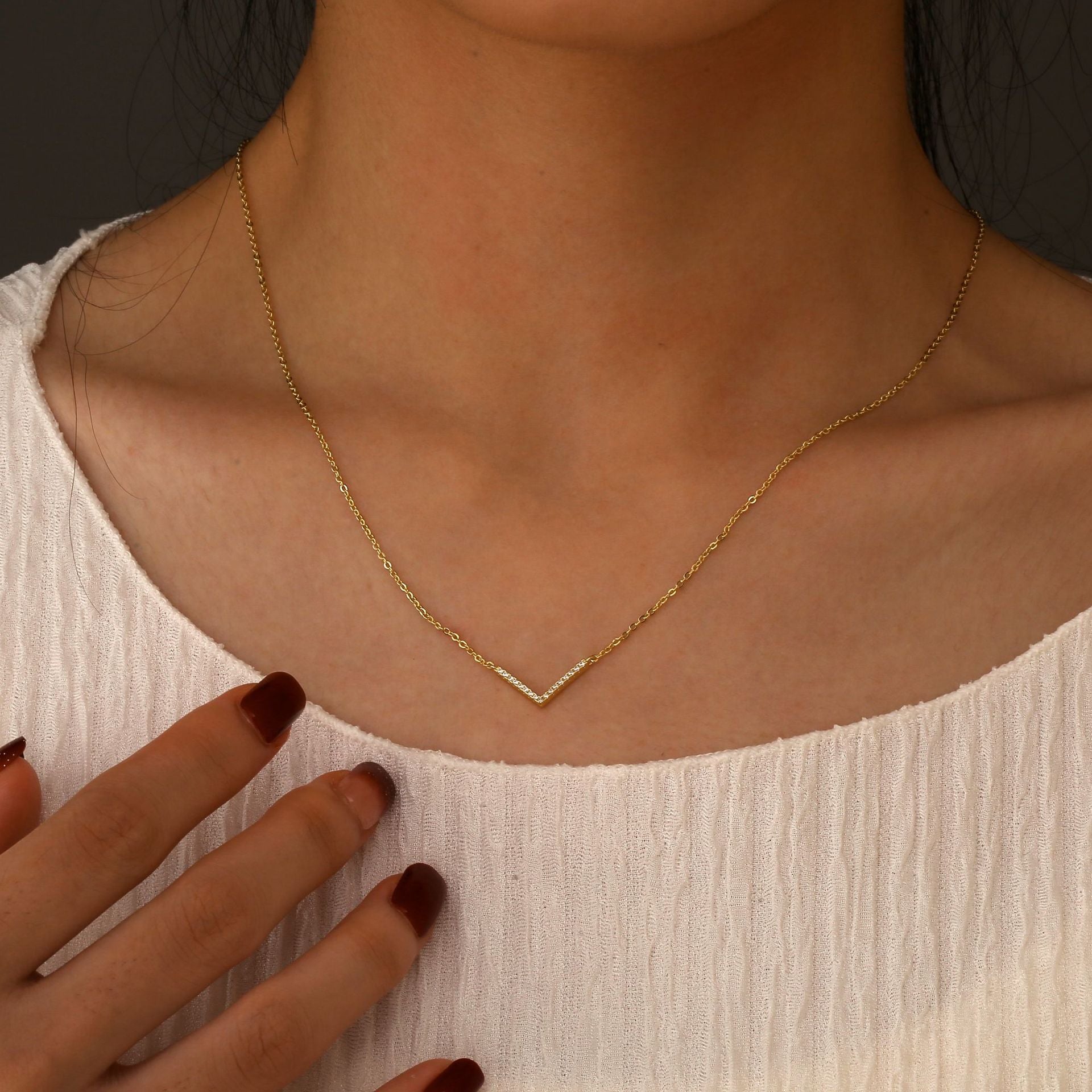 S925 Sterling Silver V Zircon Letter Necklace