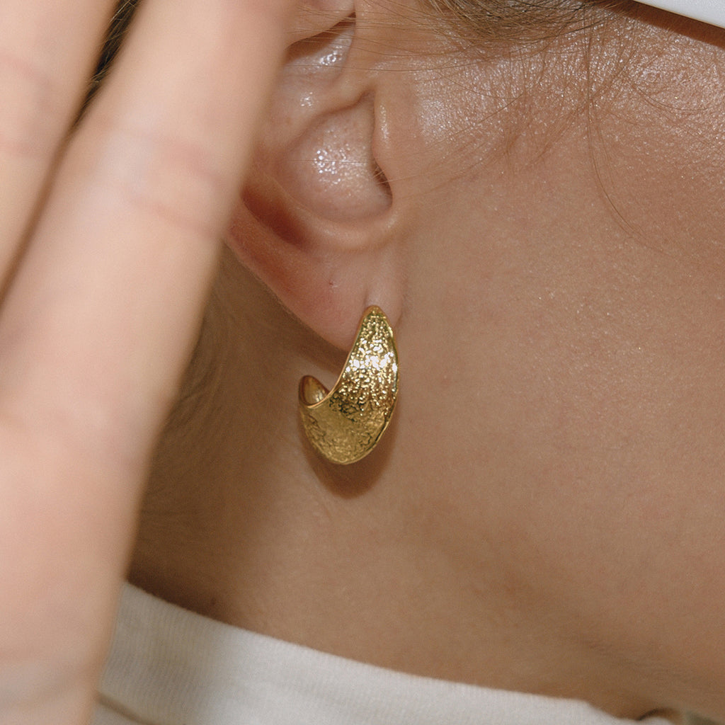 2H Hammered Hollow Design C Round Chubby Earrings Stud Stainless Steel Ear Jewelry