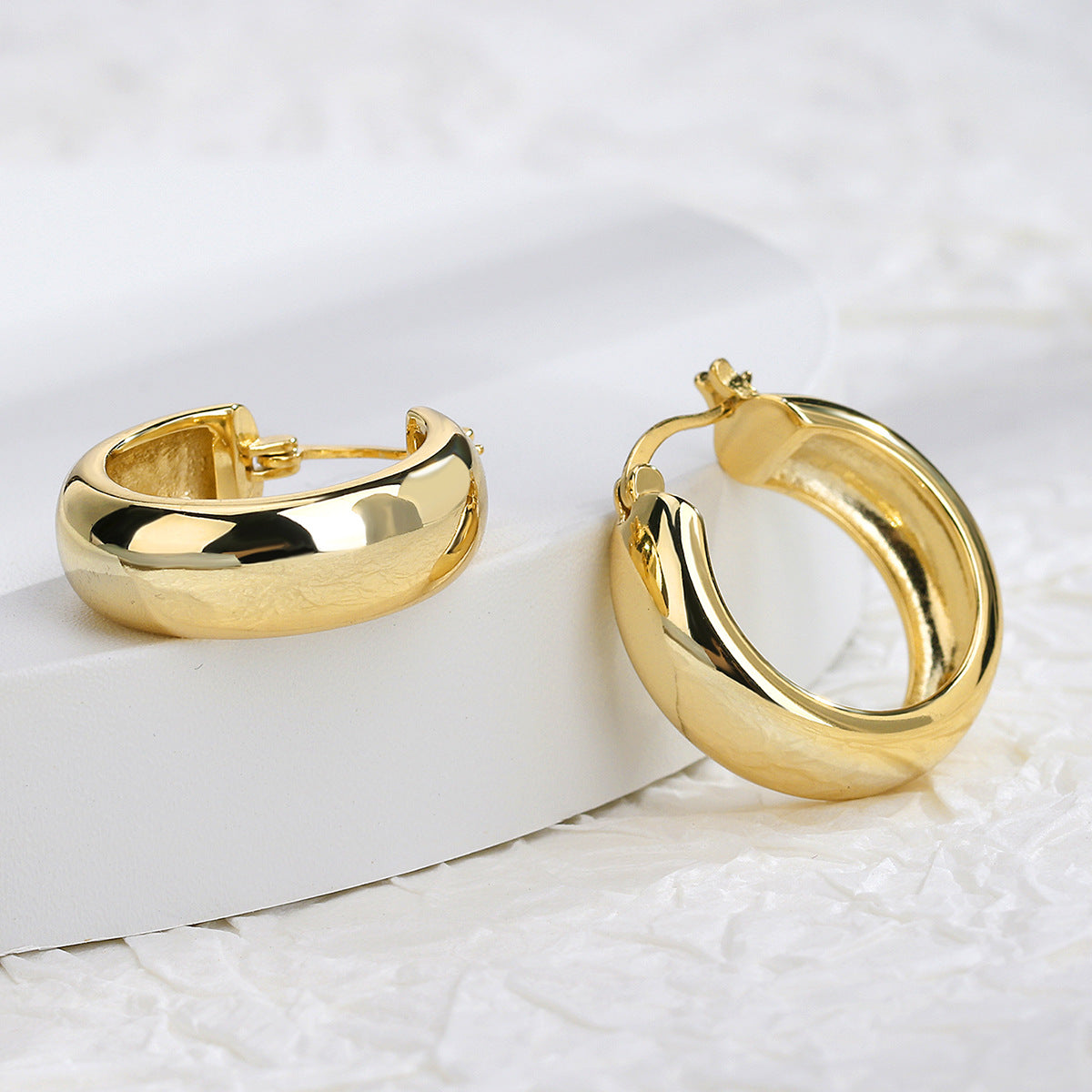 E0273 Vintage Glossy Metal Texture C Exaggerated Hoop Earrings for Women with Real Gold Plating
