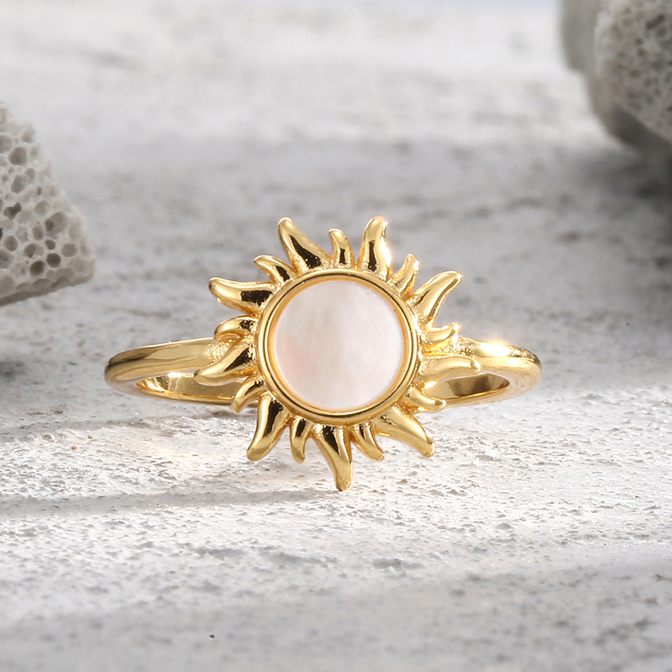 R0552 Bohemian Vacation Sun Resin Ring for Women, Copper Gold-Plated Elegant Fashion Ring