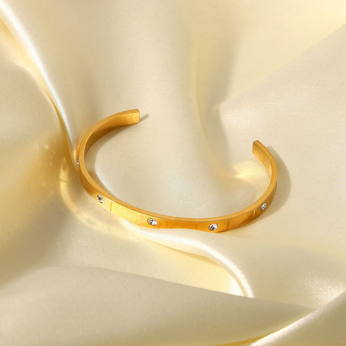 18K Gold-Plated Stainless Steel Bracelet with Geometric Cubic Zirconia Detail — design detail