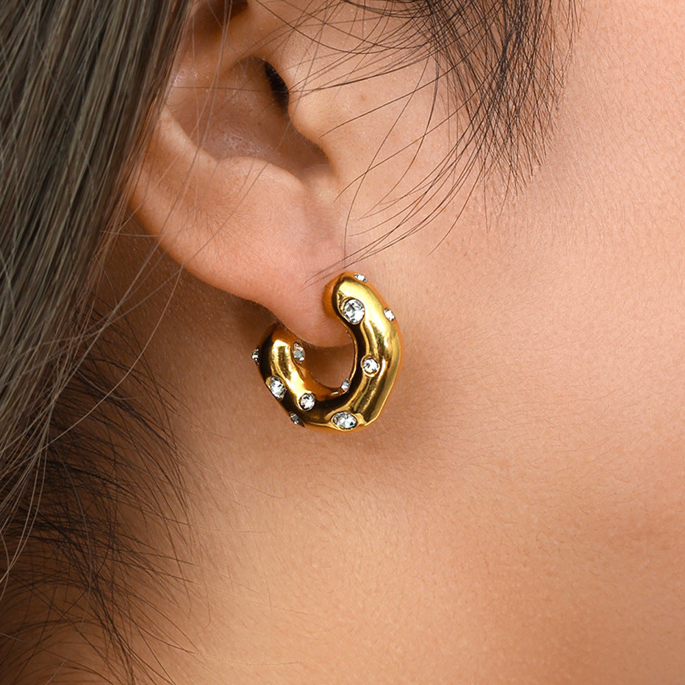 2H Fengda Brand Same Style Irregular Hammered Pattern Inlaid with Zircon and Pearl C Hoop Earrings18K Gold Stainless Steel Earrings