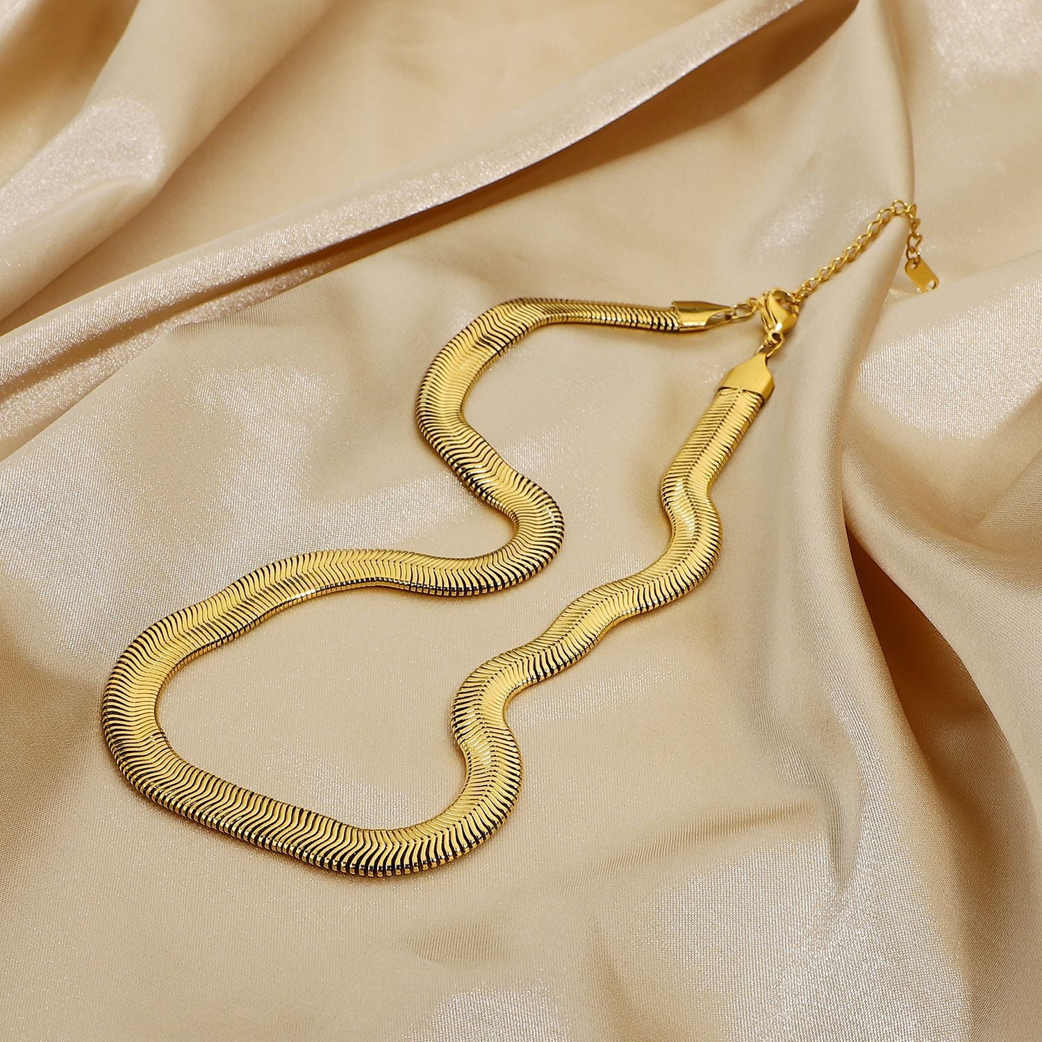 Same style gold necklace stainless steel trendy style individually packaged snake chain collarbone chain necklace for women