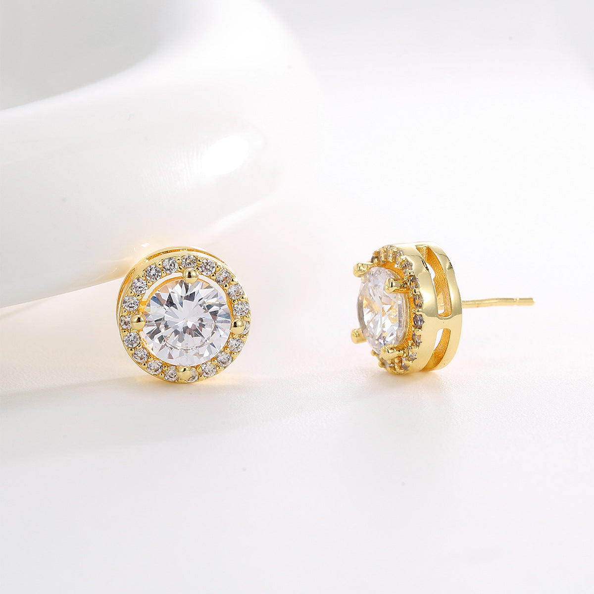 E0748 French Style Exquisite Simple Geometric Round Design Earrings for Women Gold-Plated Versatile Zircon Earrings