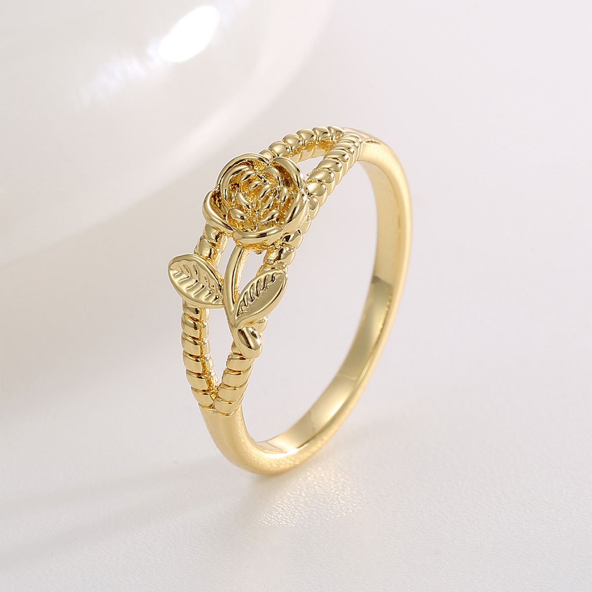 R0685 Vintage Design Flower Hollow Ring New Forest Style Gold-Plated Tail Ring