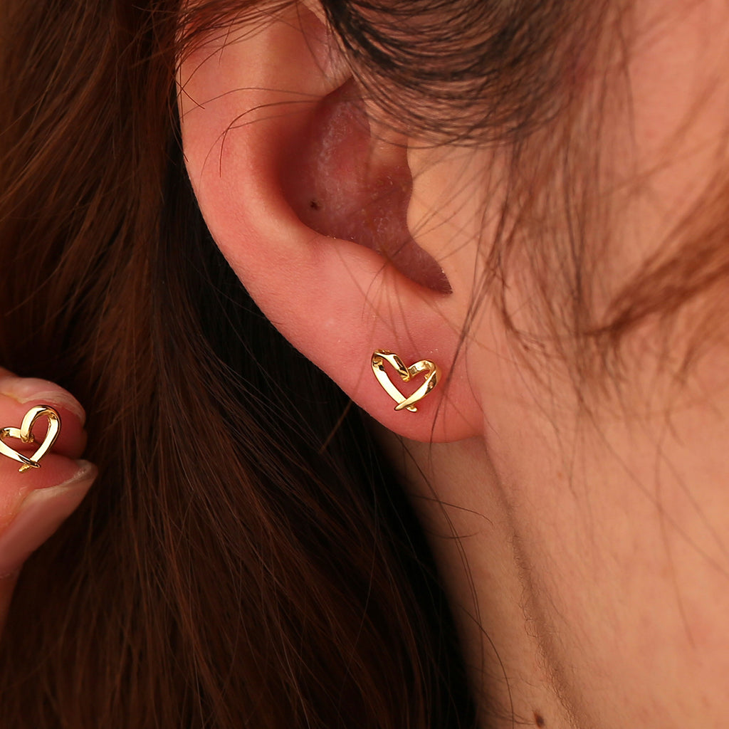 SE0279 S925Silver Hollow Heart Stud Earrings with Screw Back for Women, Petite and Simple Sweet Earrings