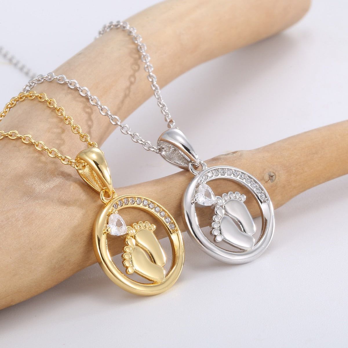 CYN0114 Round Footprint Copper Necklace Pendant for Women Collarbone Chain