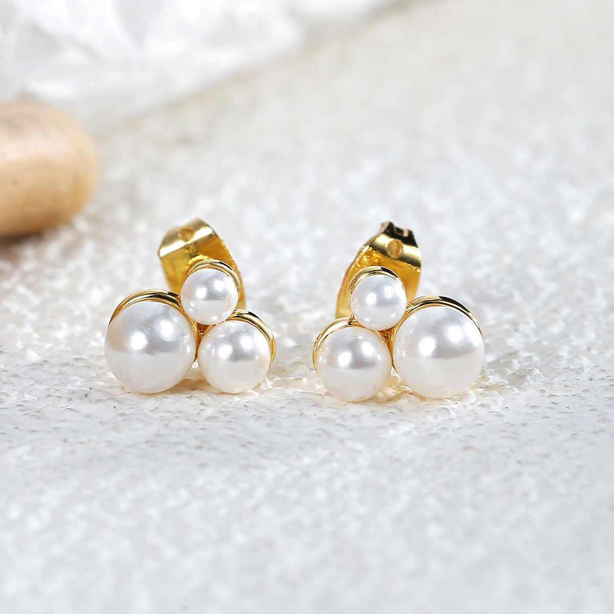 E0391 Stacked Mini Pearl Stud Earrings Silver Needle Earrings Fashion Simple Pearl Small Ear Jewelry