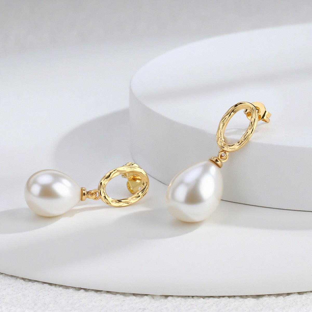 E0320 Ornament gold Metal Retro Earrings Special-shaped Imitation Pearl Earrings Female Geometric Eardrop
