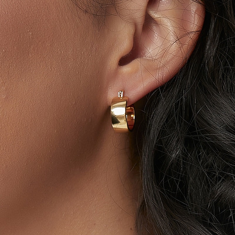 E0451 Simple Design Glossy Surface Curved Earrings for Women Brass Gold Plated Fashion Ear Accessories