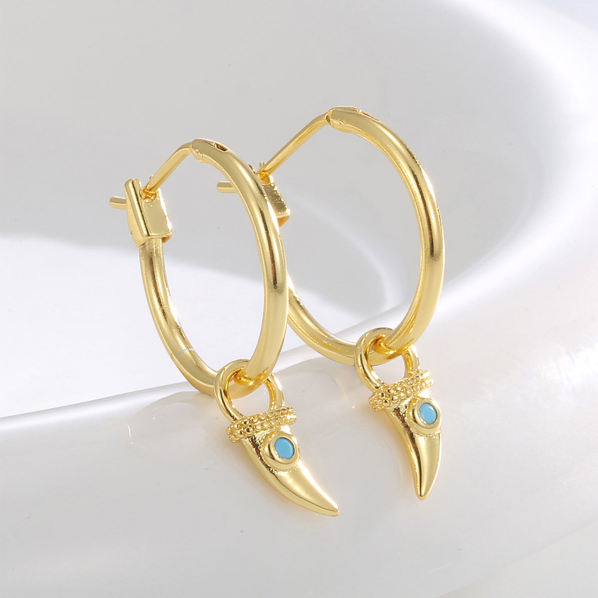 E0809 Simple Unique Design Earrings for Women Retro Fashion Gold-Plated Wolf Tooth Zircon Earrings