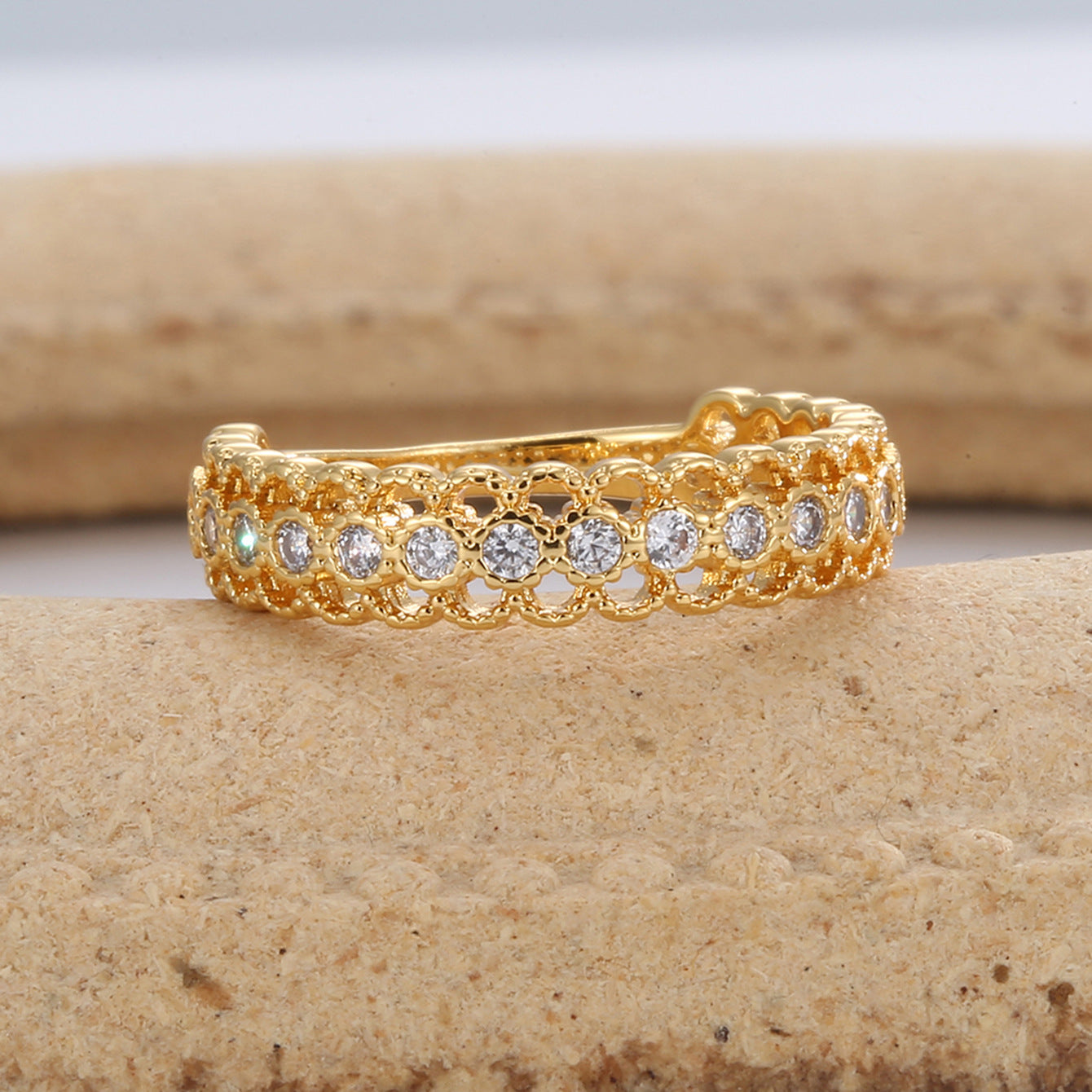 R0152 French Style Copper Gold-Plated Vintage Versatile Minimalist Ring for Women with Zircon Inlay