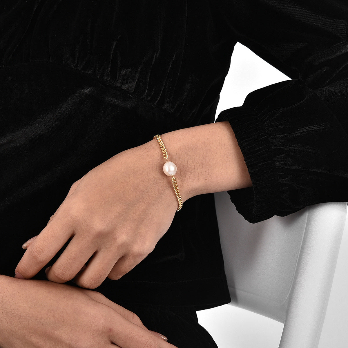 B0041Baroque Irregular Pearl Bracelet for Women Simple Vintage Roman Style Jewelry