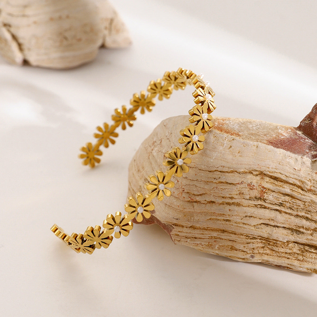 18K Gold Stainless Steel Small Daisy Pearl Open Bracelet Fashion Simple Zircon Bracelet