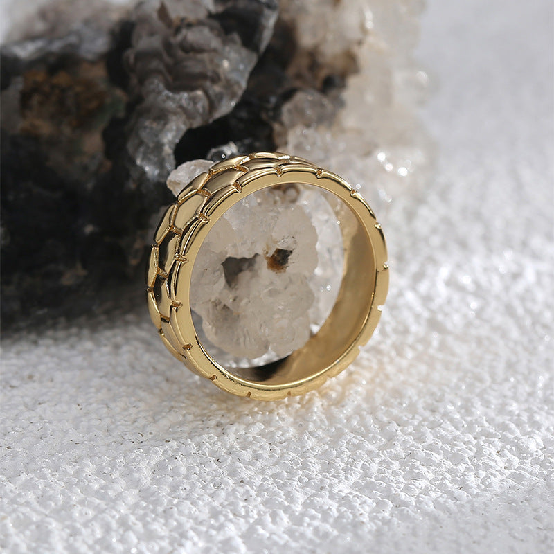 R0568 Minimalist Design Creative Ring for Women with Cool Snake Scale Pattern