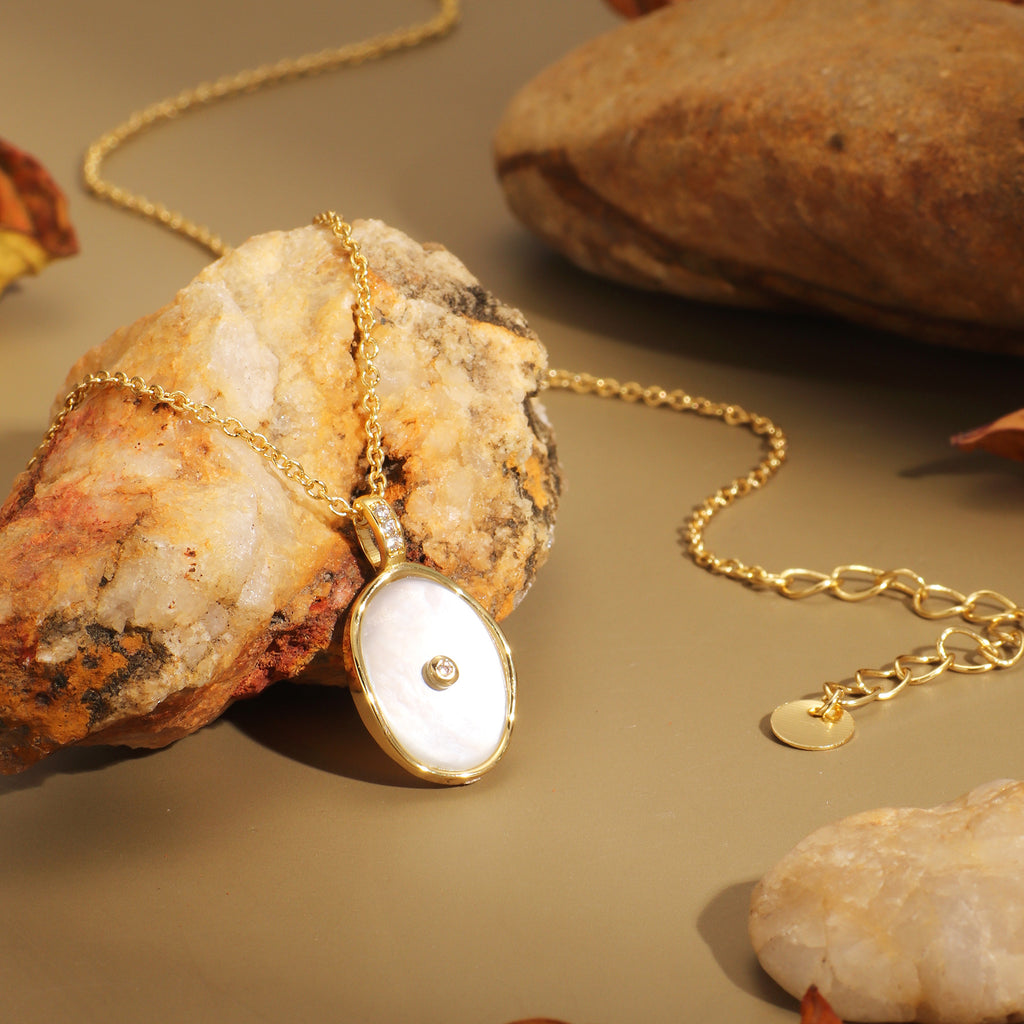 Fashion Necklace Geometric Simple Oval Inlaid Diamond Shell Pendant Collarbone Chain In Stock