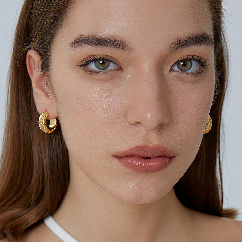 E0493 Fashion Retro C Snake Scale Pattern Earrings for Women, Copper Gold-Plated Simple Earrings