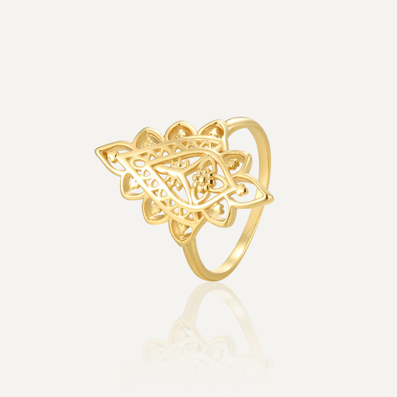 R0439 Classic Retro Design Diamond-Shaped Lace Ring for Women Brass Gold-Plated Personality Hollow Design