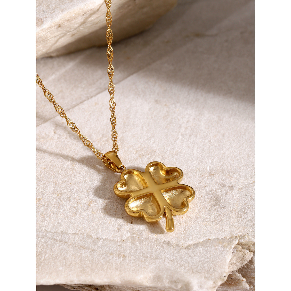 2H 18K Gold Stainless Steel Four-Leaf Clover Pendant Necklace Summer New Fashion Simple Necklace Pendant