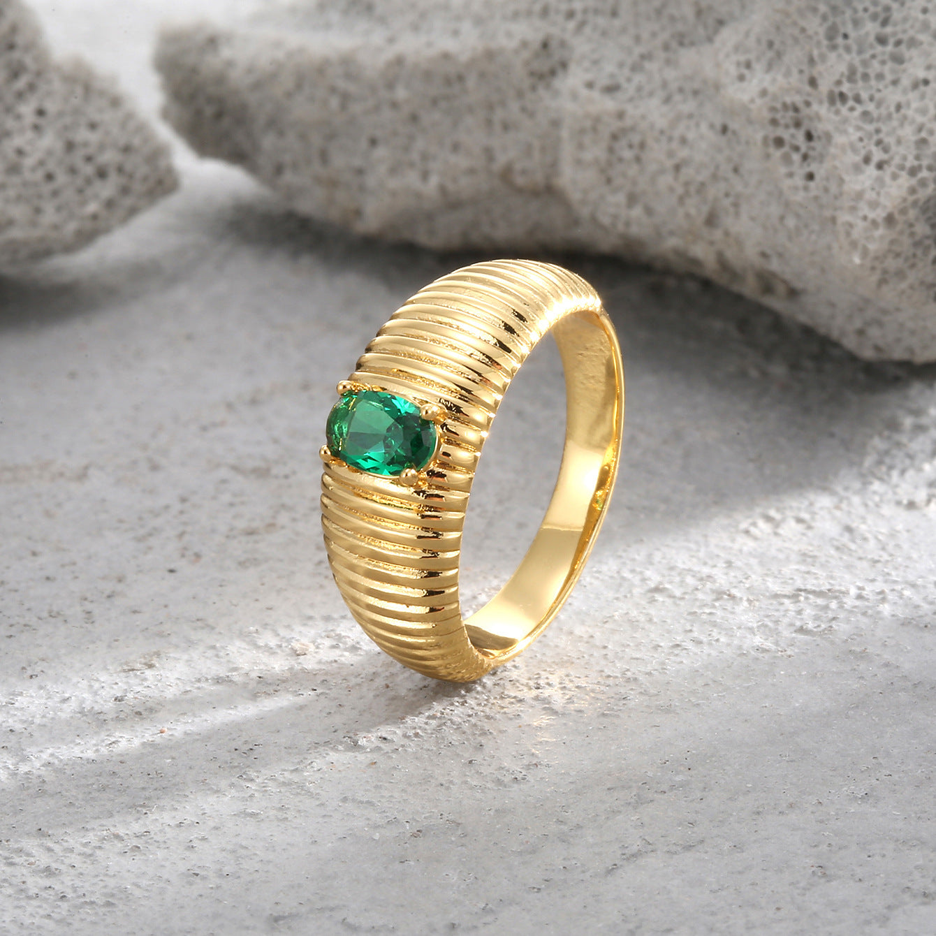 R0149 Four-Prong Oval Green Zircon Ring for Women with Unique Design and Bread Pattern