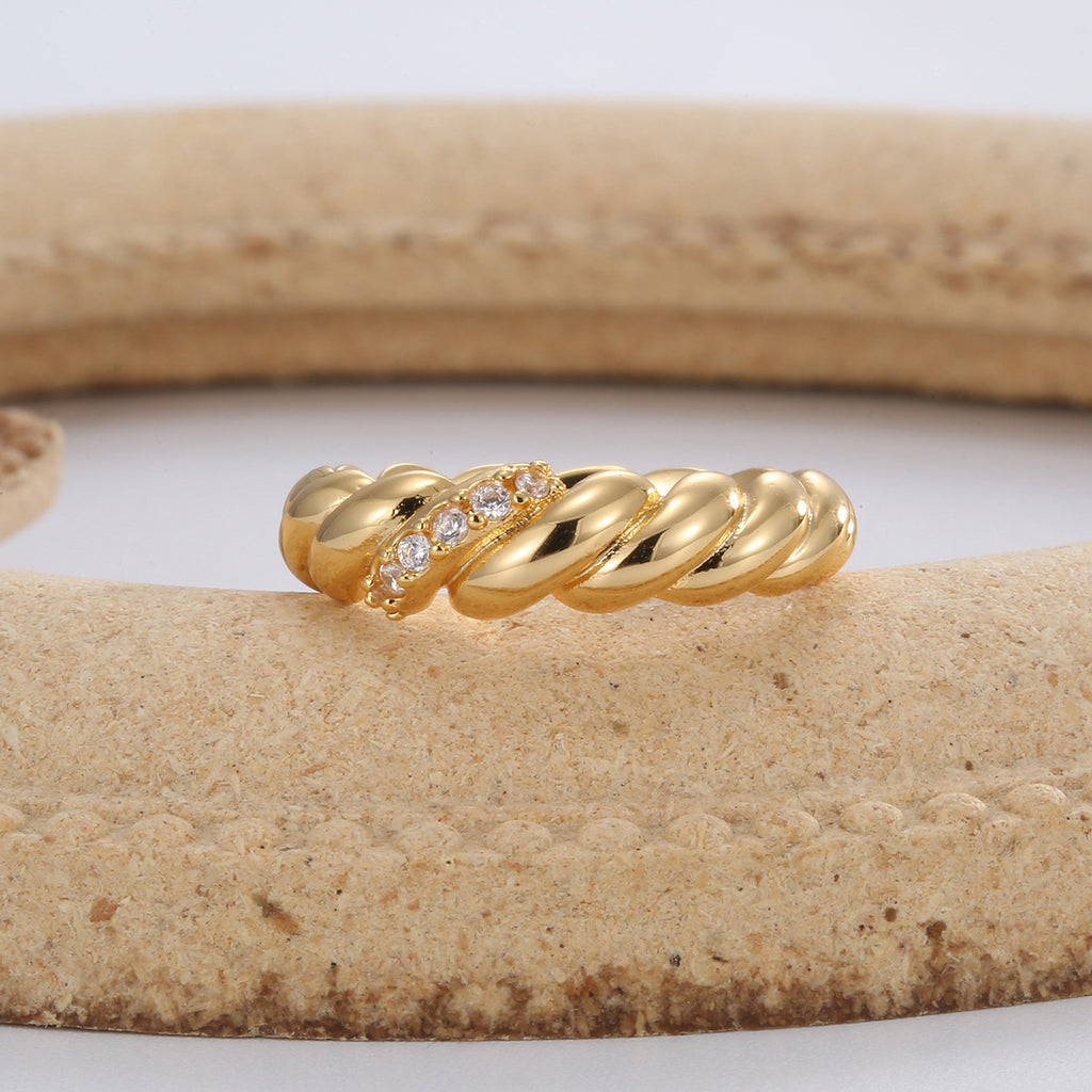 R0396 Personalized Design Braided Pattern Smooth Surface Micro Inlaid Zircon Ring for Women Copper Gold Plated Minimalist