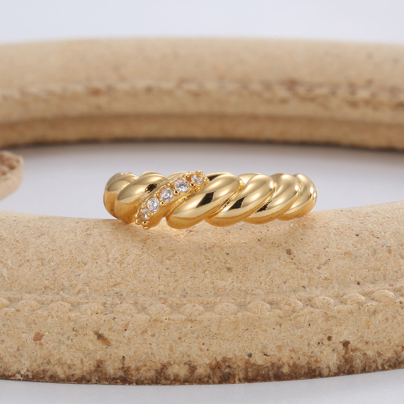 R0396 Personalized Design Braided Pattern Smooth Surface Micro Inlaid Zircon Ring for Women Copper Gold Plated Minimalist