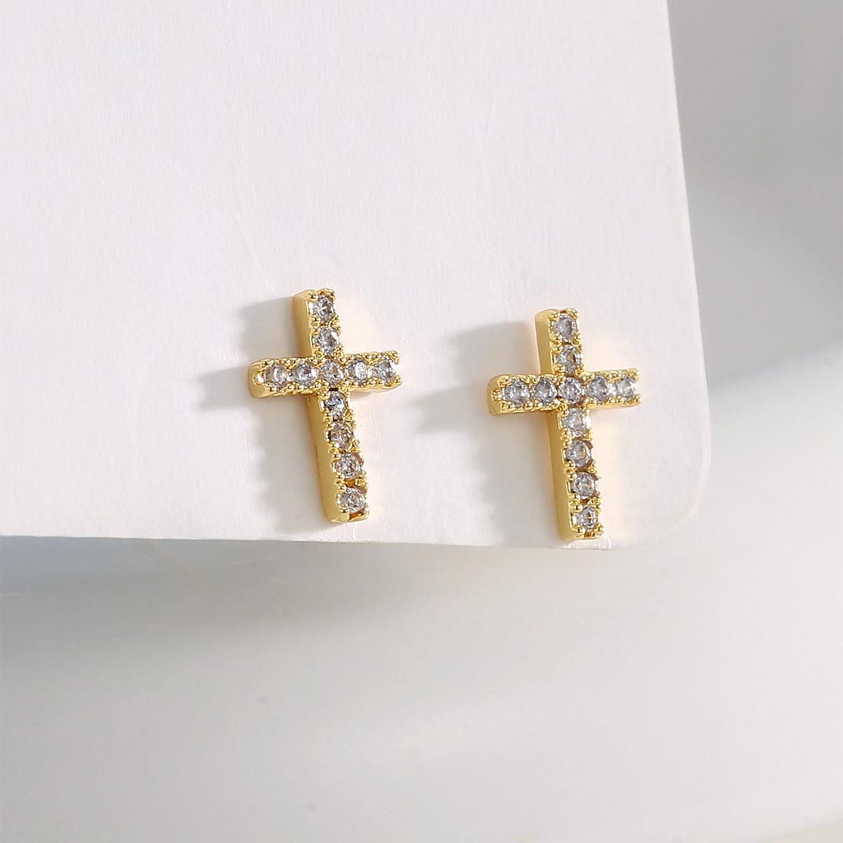 E0754 Retro Fashion Design Earrings for Women Hot Sale Cross Zirconia Stud Earrings